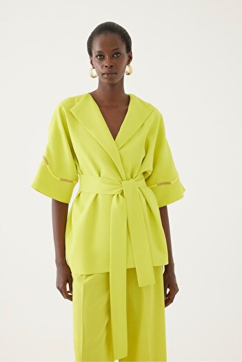 Exquise Three-Quarter Sleeve Jacket