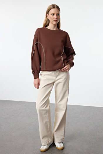 Trendyol Collection Трикотажен суитшърт с полар с кръгло деколте - кафяв, шевове, дебела вътрешна част - TWOAW24sw00233