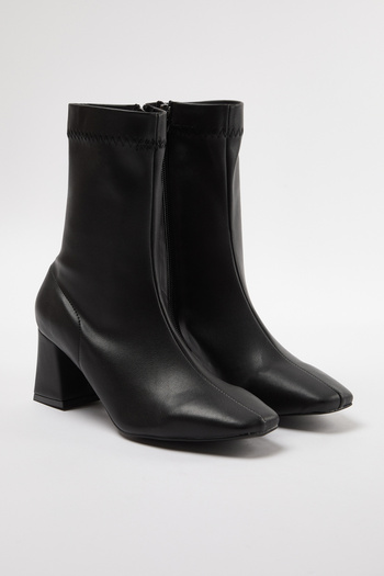 TRENDYOL SHOES Μαύρες γυναικείες μπότες με τακούνι με φερμουάρ TAKAW25BO00001