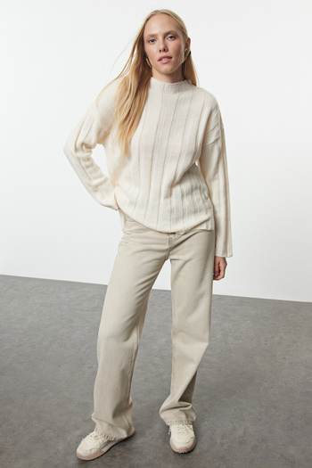 Trendyol Collection Soft Textured SustainableBasicKnitwear Sweater - BoneMoreTwoaw25kz00335