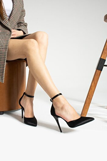 Exello Tocuri înalte și subțiri Stiletto din satin negru cu bandă la gleznă