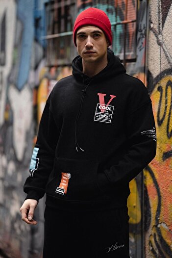 HYPERS V Cool Printed Black Hooded Oversize Sweatshirt