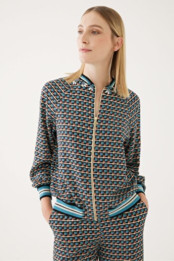 Exquise Mixed Color and Zippered Jacket
