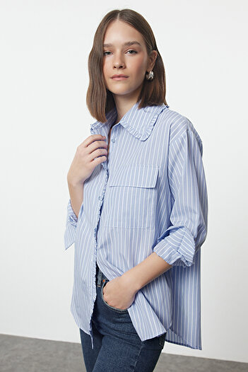 Trendyol Collection Koszula w kolorze niebieskim oversize - falbaniasty detal, długi mankiet, szeroki krój Twoaw25Go00030