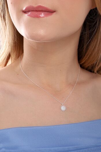 Bilsen Store 925 Ayar Gümüş Zincirli Beyaz Zirkon Taşlı Güneş Modeli Kolye