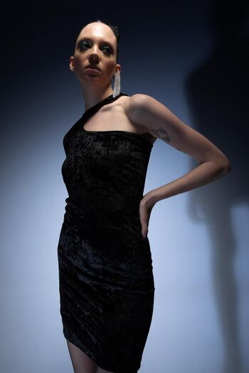 DeFacto Bodycon Tek Omuzlu Velur Uzun Kollu Mini Elbise Z8563az22wn