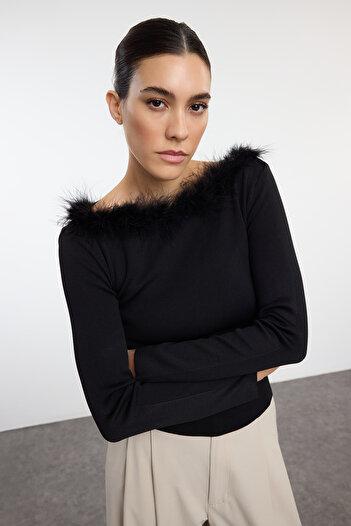 Trendyol Collection Черен деколте тип „лодка“ и яка. Вталeн/цялостно плетен пуловер TWOAW25KZ00132