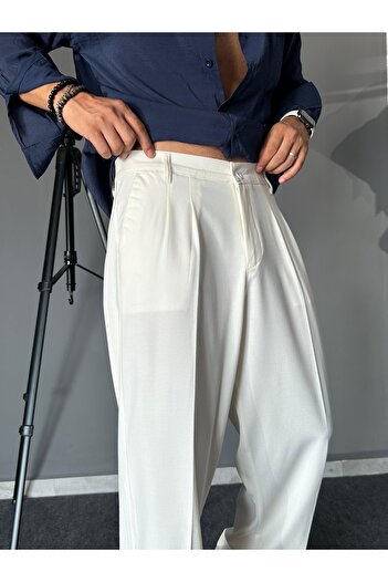 THEMANN Ecru Baggy Mold Pleated Pipe Leg Trousers
