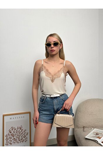 BuMi Fashion Γυναικεία μπλούζα με λεπτομέρεια από δαντέλα Kerem με λουράκια-trl5008