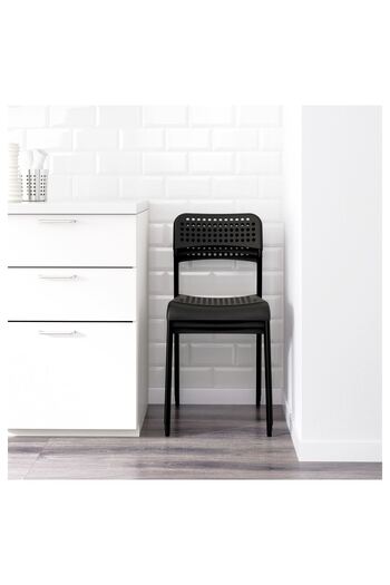 IKEA 2 Adet Plastik Sandalye, Genişlik: 39 cm  Derinlik: 47 cm  Yükseklik: 77 cm