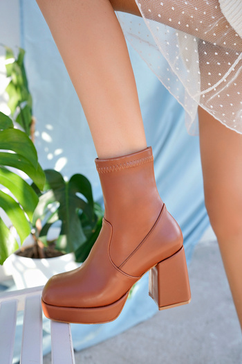 TOLGSHOES Γυναικείες μπότες με τακούνι πλατφόρμας με φερμουάρ
