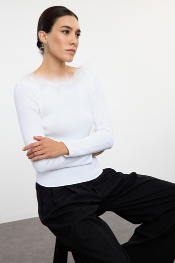 Trendyol Collection Ecru Knitwear Sweater - Collar Detail, TWOAW25KZ00132