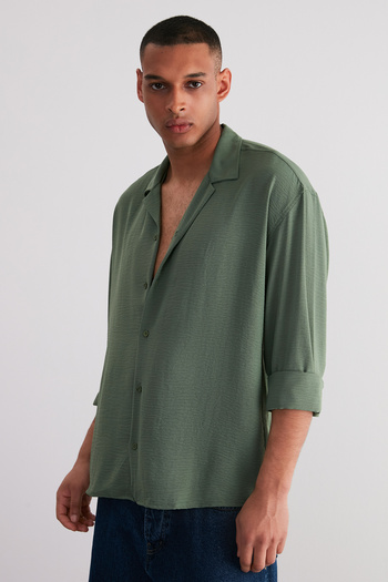 Trendyol Collection Letní plátěná košile Apaş Collar Khaki Oversize - TMNSS23GO00053