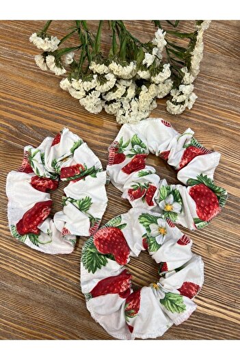KÜÇÜĞÜM BUTİK 3 Pieces Strawberry Patterned Hair Clip
