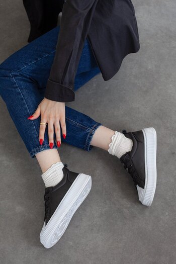 Adım Adım Kadın Kalın Tabanlı Siyah Renkli Sneaker