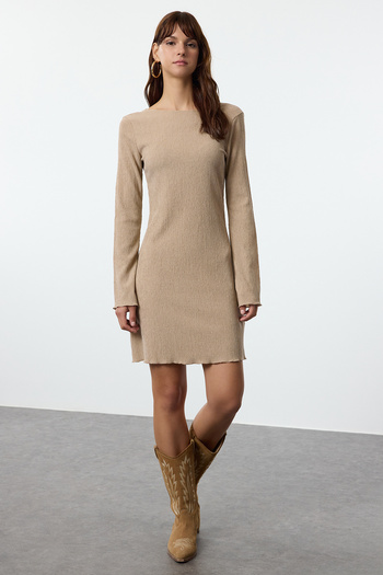 Trendyol Collection Mini pletené šaty Mink s nízkými zády - A-line Twoaw25el00460