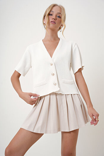 Trend Alaçatı Stili Ecru V-Neck Knitwear Cardigan - Gold Buttoned and Pocket Detailed Alc-X12745