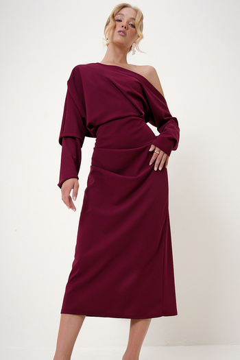 Trend Alaçatı Stili Kadın Bordo Omuz Dekolteli Drapeli Midi Boy  Örme Elbise ALC-X12786