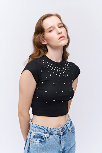 Quzu Taş Aksesuarlı Fitilli Crop Bluz Siyah