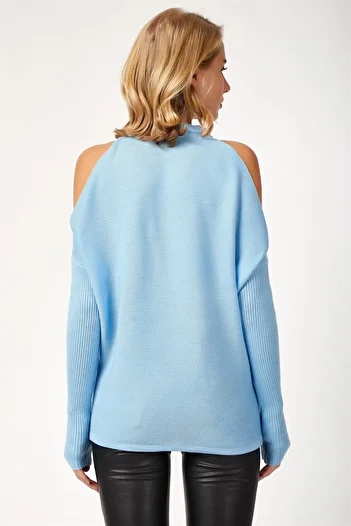 AQE FASHION Baby Blue Off-the-Shoulder Sleeves Low-cut Detailed Turtleneck