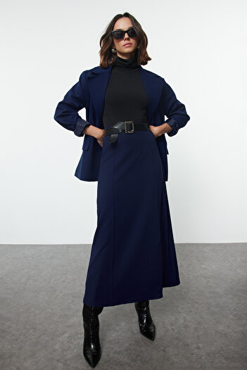 Trendyol Modest Pletená indigová sukně – detail opasku, TCTAW25EE00001