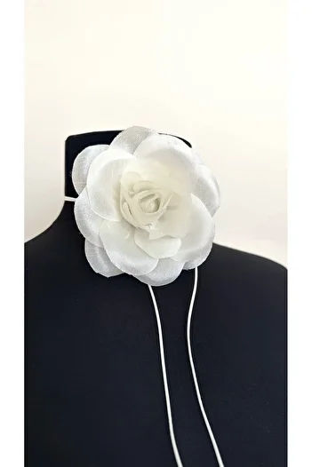 Âlâ Atelier Floral Patterned Lace-up Choker Necklace - Rose Name