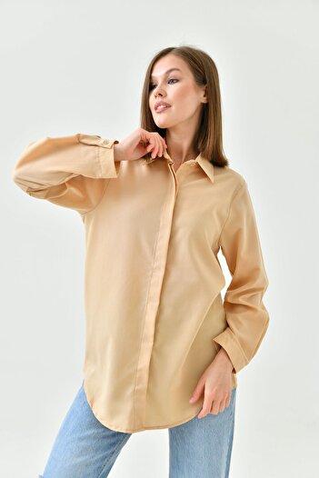 enmodaiçgiyim Camel Color Basic Μακρύ Γυναικείο Πουκάμισο – Άνετο Μοντέρνο, Χαλαρό, Χωρίς Τσέπες, Απλό, για Καθημερινά και Συνδυασμούς Γραφείου