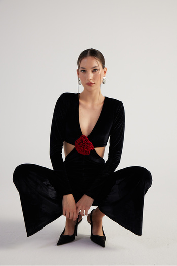 HOLLY LOLLY Floral Detailed Spanish Leg V-neck Low-cut Long Sleeve Samara Jumpsuit Black