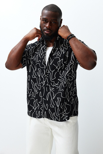 Trendyol Collection Black Viscose Print Loose Summer Shirt - Regular Fit, Plus Size Tmnss24Ax00011