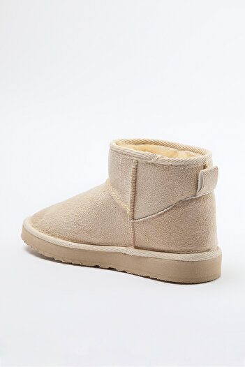 TRENDYOL SHOES Γυναικείες μπότες σε μπεζ γούνα με στρογγυλά δάχτυλα επίπεδη επίπεδη γόβα TAKAW25BO00029