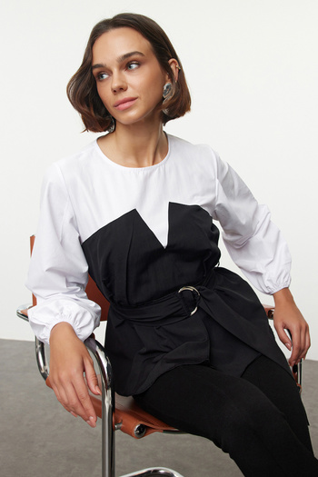 Trendyol Collection Tkaná halenka s černým balónovým rukávem a páskem - TWOAW25BZ00133