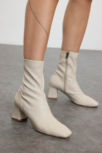 TRENDYOL SHOES Béžové pružné dámské kozačky na zip na podpatku Takaw25Bo00001