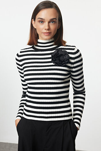Trendyol Collection Corded Ecru Knitwear Sweater - Rose Detailed, Stand Collar, Striped Twoaw25kz00312