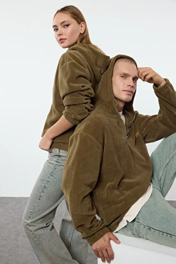 Trendyol Collection Φούτερ Unisex Khaki Fleece - Stand Collar, Large Cut, Anti-Pilling, Keep Warm TMNAW25SW00029