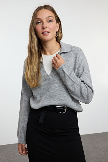 Trendyol Collection Pulover din tricot moale gri cu tăietură largă - TWOAW25KZ00023