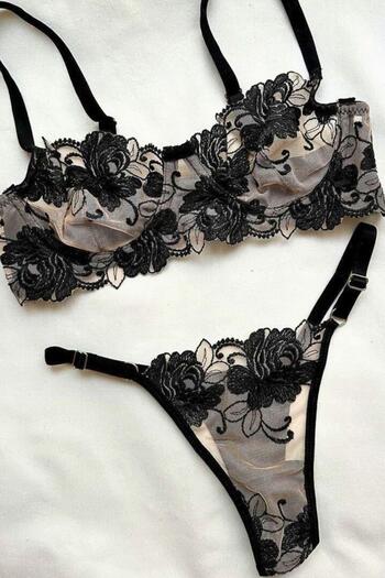 EMINNA Black Rose Embroidered Underwear Set