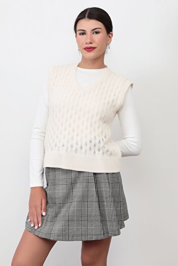 GİYSA V-Neck Diamond Patterned Women's Sweater - Ecru Acrylic, Ribbed - 1864