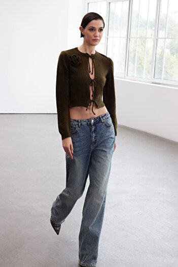 Trendyol Collection Light Khaki Crop Knitwear Cardigan - Rose and Bow Detail, Soft Texture Twoaw25Hi00321