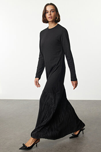 Trendyol Modest Μαύρο πλεκτό φόρεμα με λεπτομέρεια πλισέ φούστα - TCTAW25EB00086