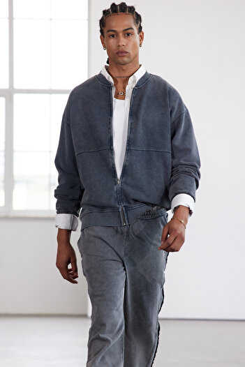 Trendyol Collection Anthracite Limited Edition Oversize/Wide Cut Faded Effect Unshaded Sweatshirt Tmnaw25Sw00133