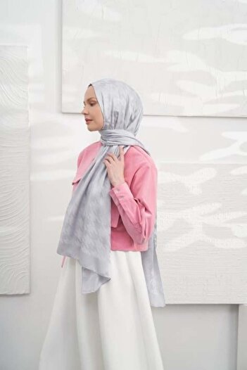 ARMANDA Silver Color Jacquard Shawl - Houndstooth Patterned