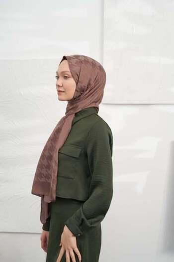ARMANDA Brown Jacquard Shawl - Houndstooth Patterned