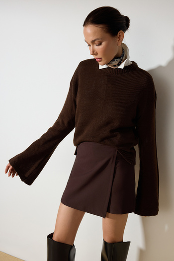 Trendyol Collection Hnědý široký měkký pletený svetr s texturou TWOAW25KZ00295