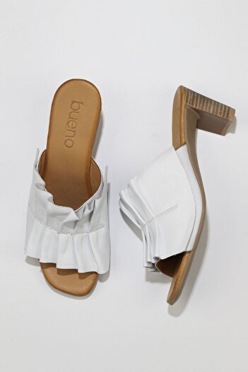 Bueno Shoes Γυναικείες λευκές δερμάτινες παντόφλες με τακούνι - 01wn4001
