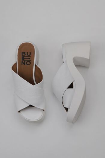 Bueno Shoes Women's White Leather Heeled Slippers - 01wy12201