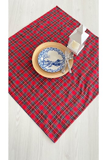 White Alamode Plaid & Scottish Patterned Tablecloth
