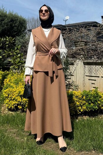 Rabia Şamlı Elegant Skirt Vest Set Camel