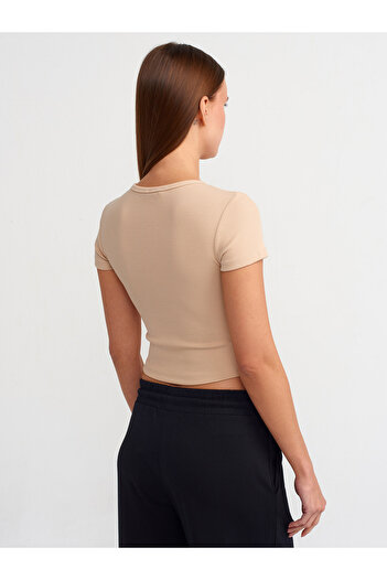 Dilvin 30938 Ανοιχτό μπεζ Crop Top - Κουμπί Λεπτομερές