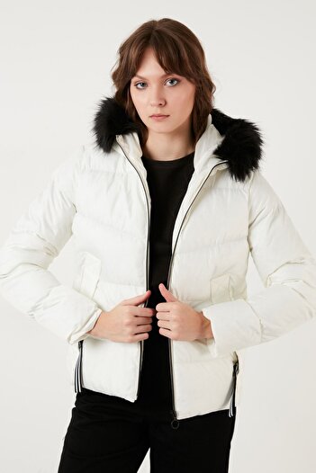 Lela Hooded Puffer Coat with Faux Fur Collar 497melıs