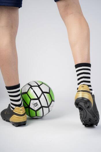 MUGGO Pascal Unisex Guaranteed Crampon AstroTurf Football Sports Shoes